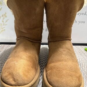 UGG Classic Brown Shearling Boots Women’s SZ 9. Box7